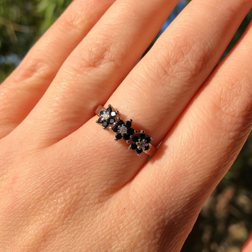 🌸 NEW Black Spinel Sterling Silver Flower Ring 🌸 - Picture 4 of 5